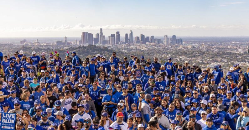 How Dodgers fans built a gigantic community of L.A. hikers