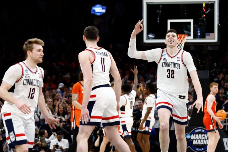 UConn powers past Illinois to advance to second consecutive Final Four