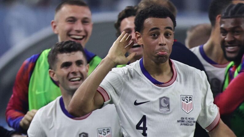 Tyler Adams gives USMNT lead over Mexico with long-distance goal